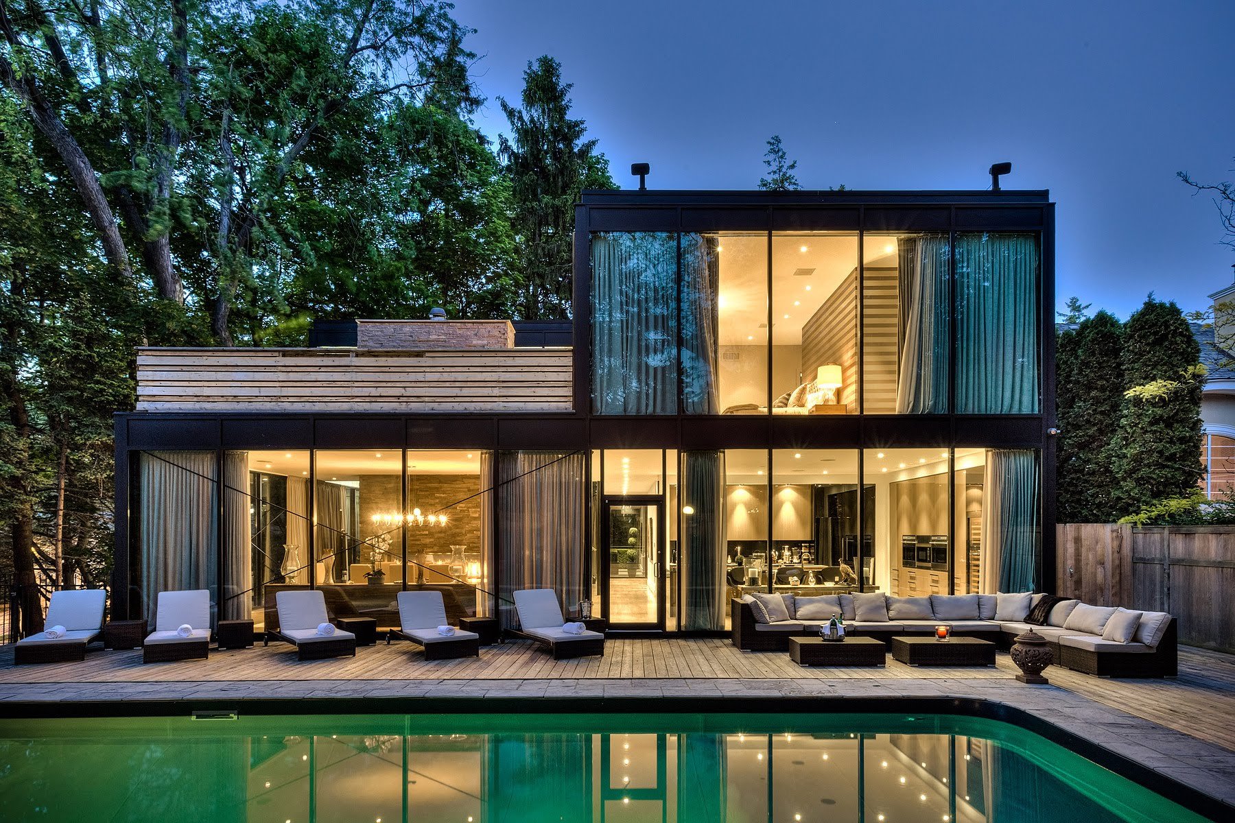 20 Of The Most Gorgeous Glass House Designs