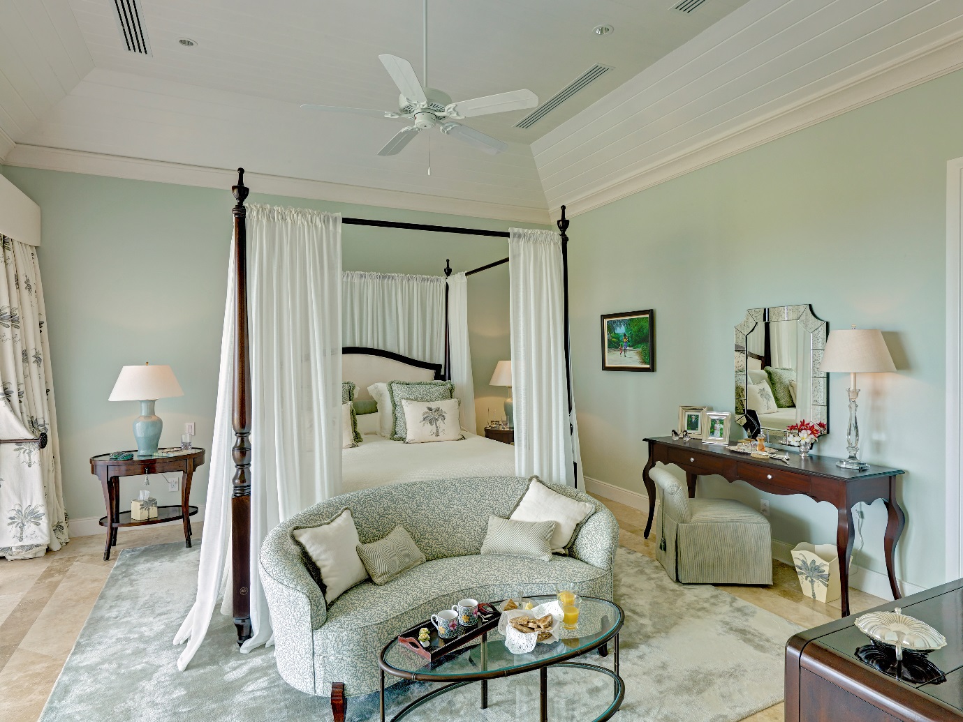 20 Beautiful Rooms With Exquisite Four Poster Bed Designs