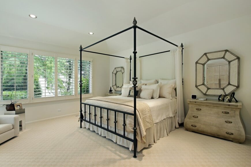 20 Beautiful Rooms With Exquisite Four Poster Bed Designs