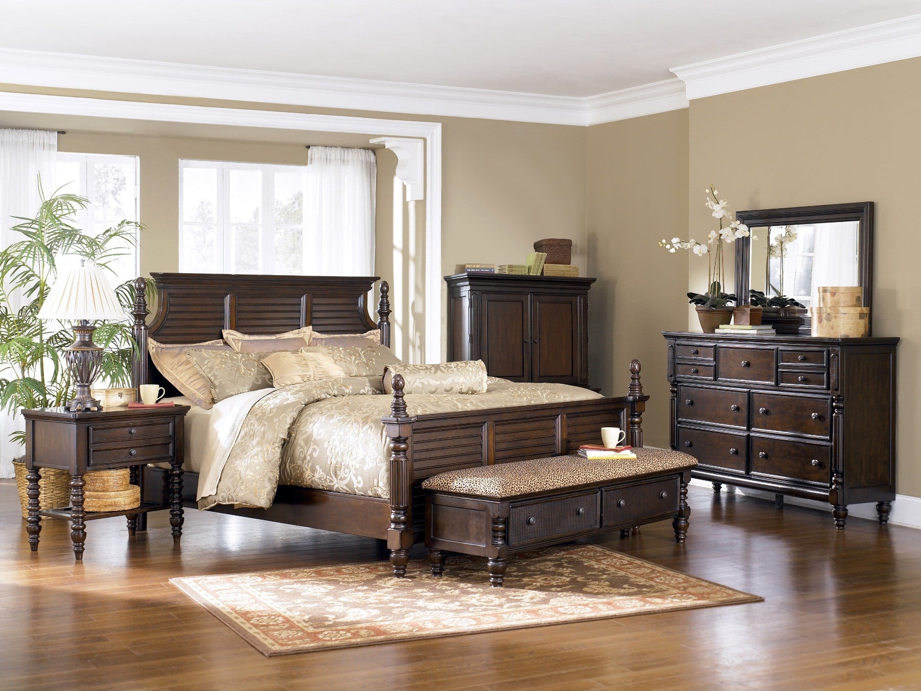 20 Bedroom Benches That Blend in Beautifully